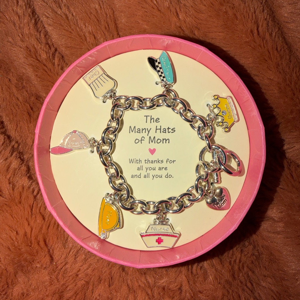 The Many Hats Of Mom Charm Bracelet - Hallmark New In Box 15$